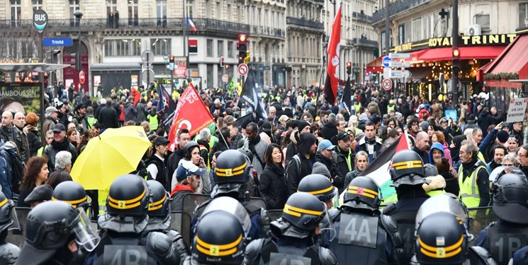 خیابان‌های فرانسه همچنان درگیر اعتصاب و زباله