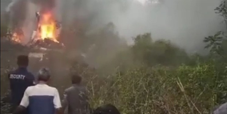 بالگرد آمریکایی ارتش اندونزی در آتش سوخت